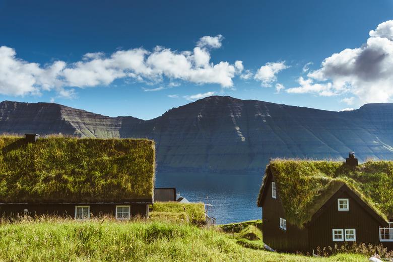 village at saksun with grass on the roof