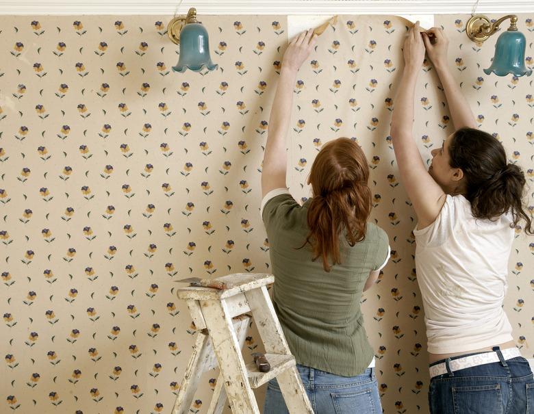 Friends beginning to remove wallpaper