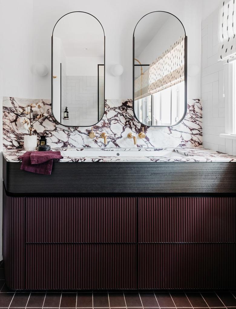 burgundy and white bathroom color idea