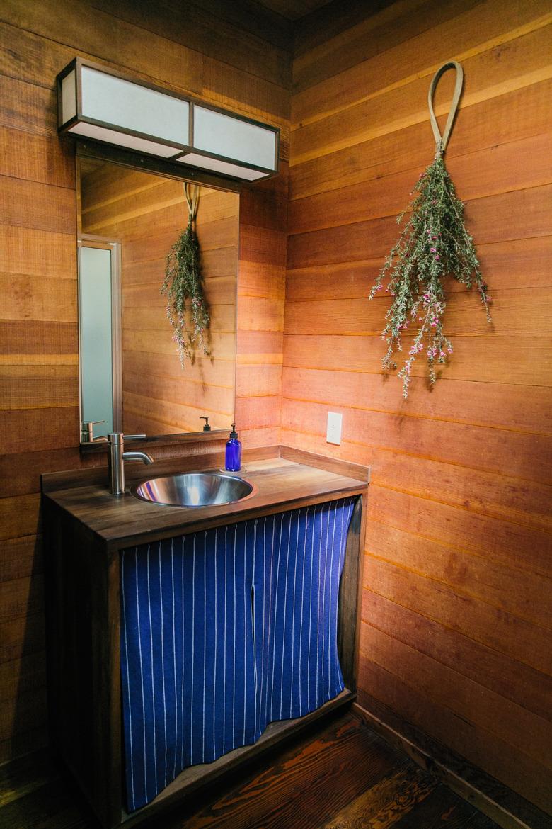 Bathroom with stainless steel bathroom sink photographed by Describe the Fauna