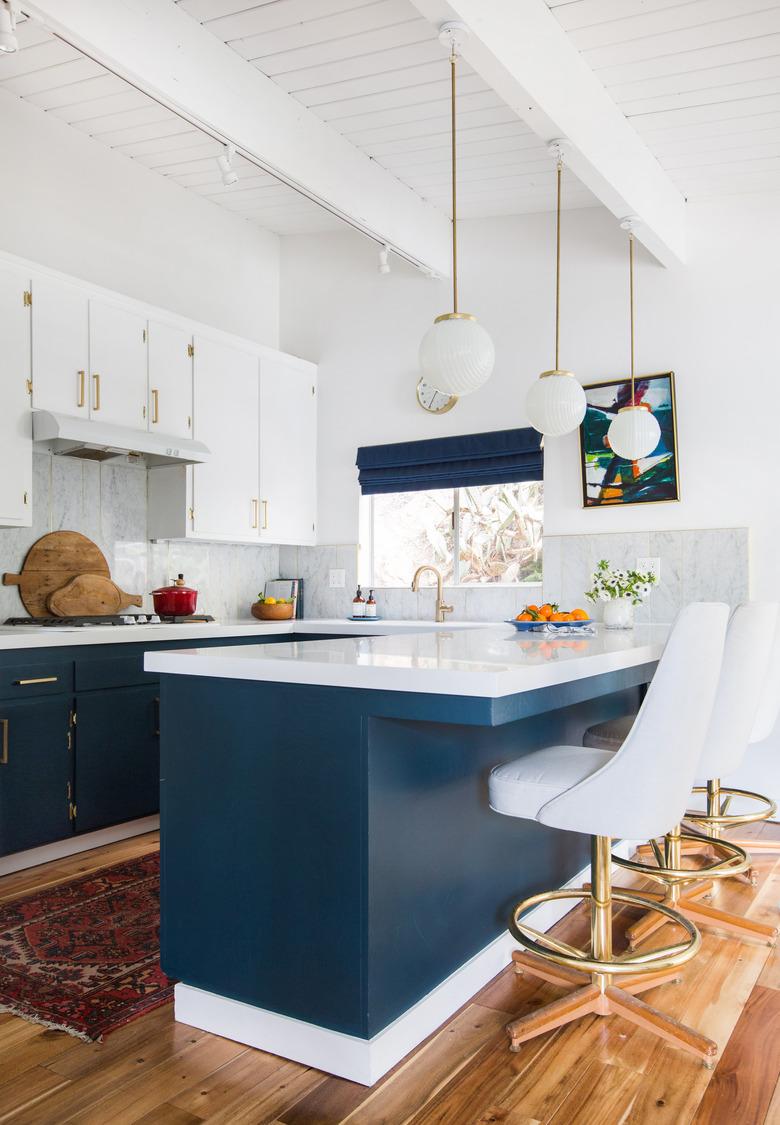 modern kitchen cabinet idea with two-tone cabinets in blue and white