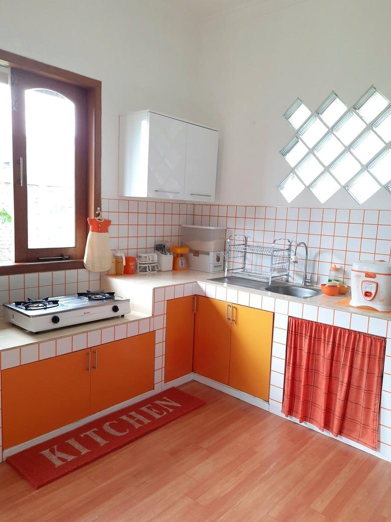 Mod orange kitchen