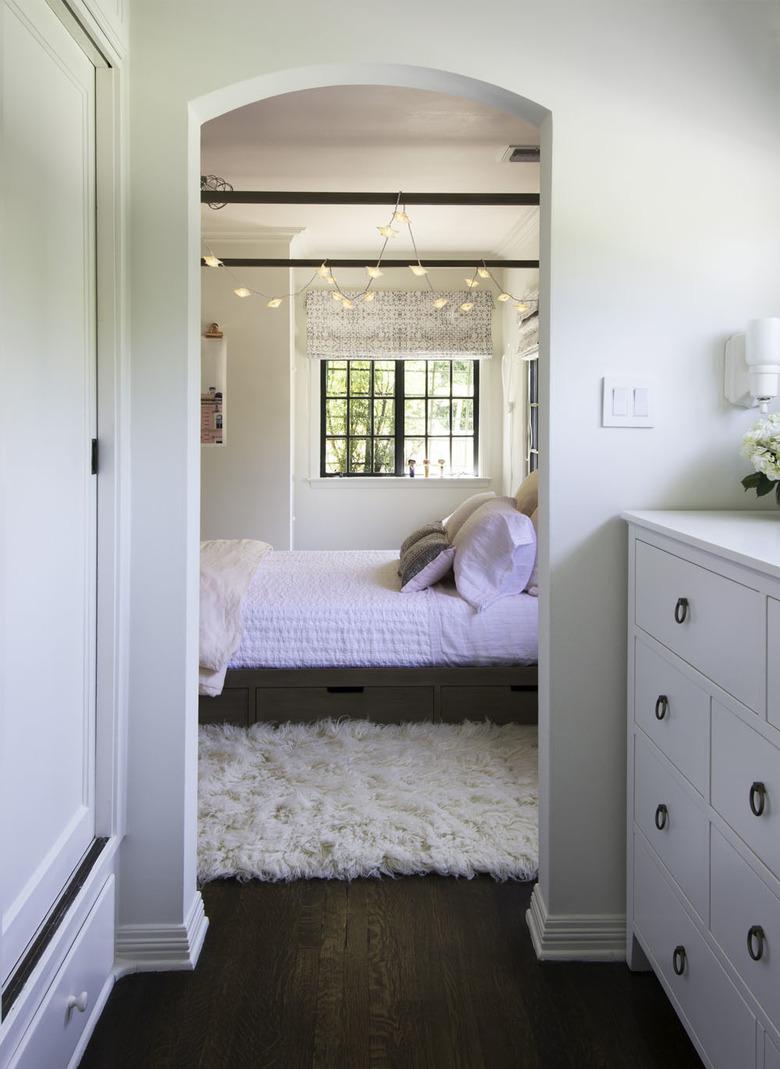 teen bedroom idea for girls with canopy bed and string lights hanging from the ceiling