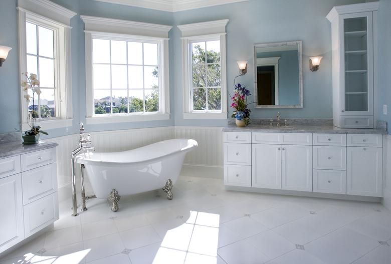 Luxury Master Bathroom with Free Standing Bath Tub