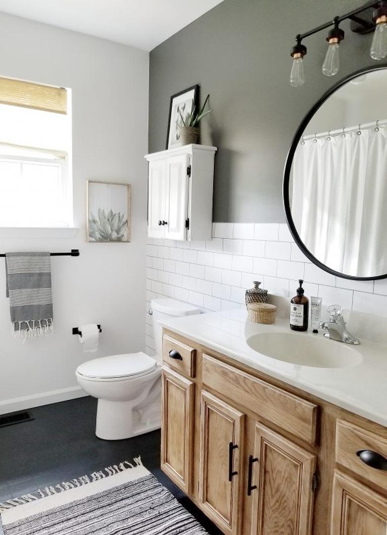 budget bathroom makeover for less than $200