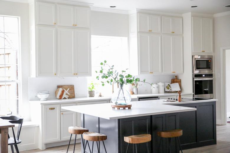 l-shaped kitchen island with navy blue details