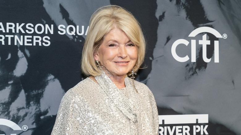 martha stewart posing at red carpet event
