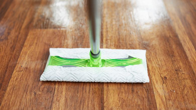 swiffer on hardwood floor