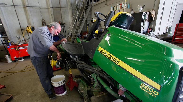 Farm Equipment Maker Deere Post 27 Percent Drop In Quarterly Profits