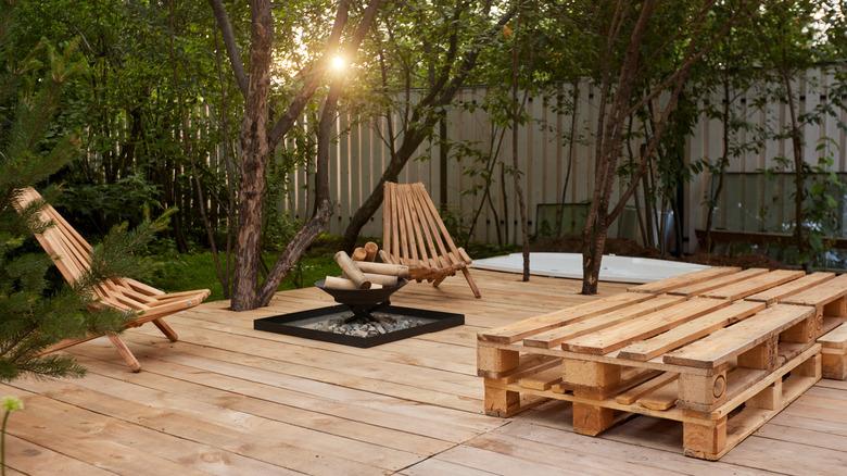 Wood pallet DIY seating on an outdoor patio