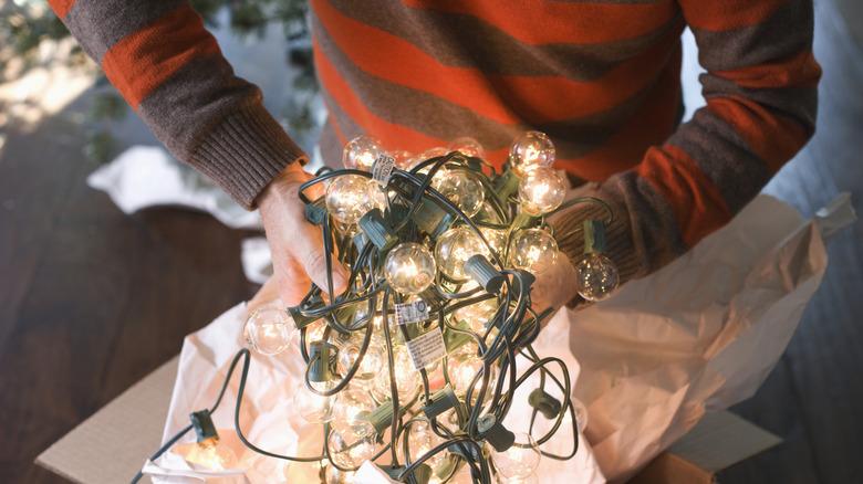 A tangled string of incandescent Christmas lights